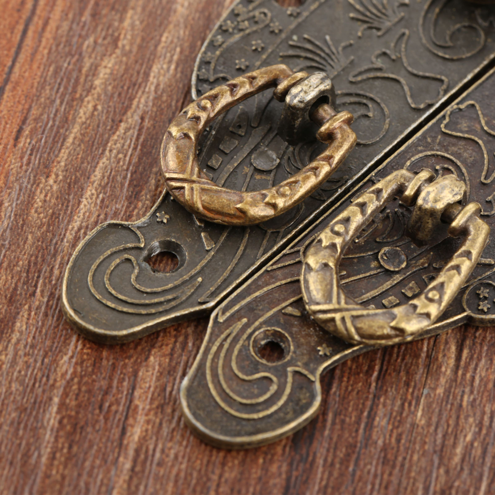 Furniture Hardware Suppliers - قطعة واحدة مزلاج صندوق عتيق بمشبك